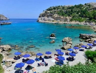 Ο τουρισμός κρατάει ψηλά την Ελλάδα - Πάνω από 1/4 του συνολικού ΑΕΠ η συμβολή του κλάδου